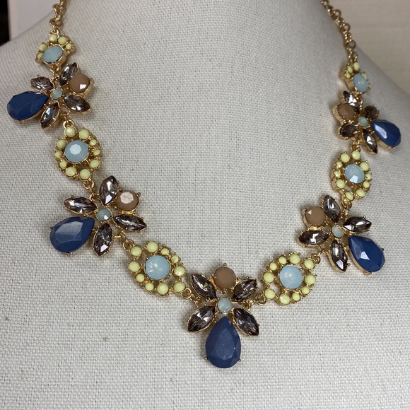 Beautiful faceted stone and bead style adored necklace - Picture 2 of 5